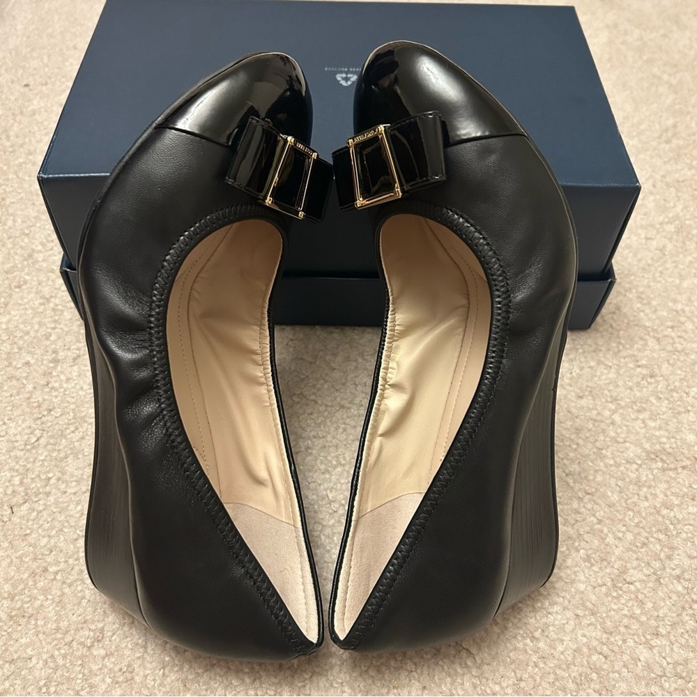 Cole Haan Emory Bow Wedge Pumps in Black Size 8B - Picture 8 of 10